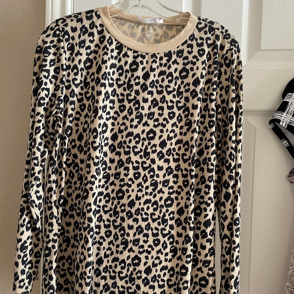 Long sleeve leopard top